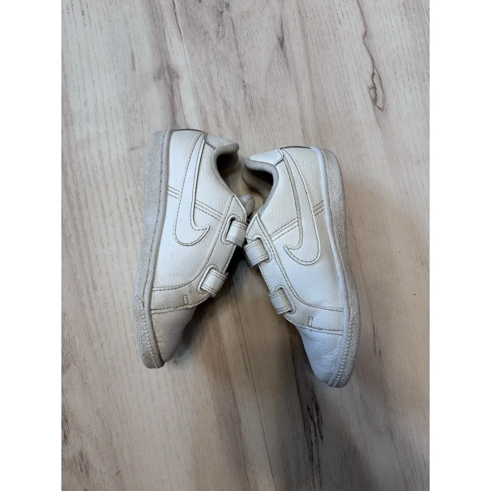 white Nike Court Royale toddler sneakers‎ with hook-and-loop closure Size 9C